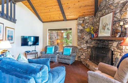 Incline Village House | Enjoy the brilliant views of Lake Tahoe from this mountainside Cabin