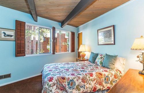 Incline Village House | Enjoy the brilliant views of Lake Tahoe from this mountainside Cabin
