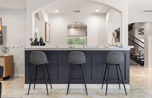 Woodland Hills Villa | Enjoy the California Sunshine