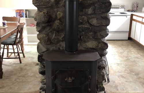 Lyndeborough Apartment | Enjoy the country life!