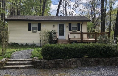 Maggie Valley Cabin | Enjoy the fresh mountain air at 4300 feet!