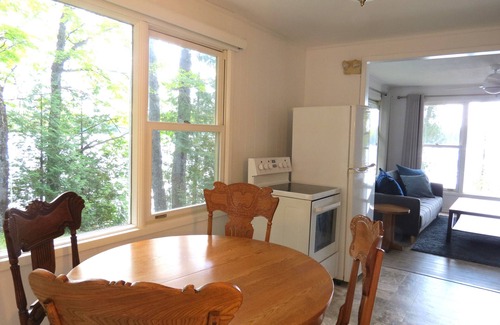 Highlands East House | Enjoy the rugged natural beauty of the Haliburton Highlands, in comfort.