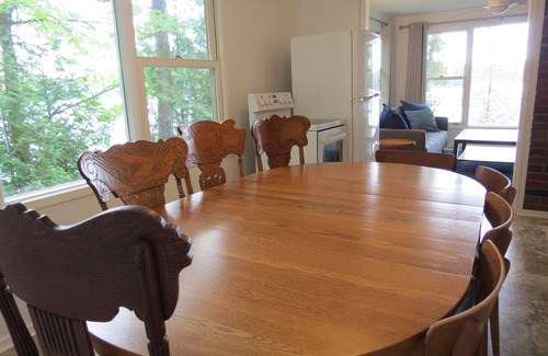 Highlands East House | Enjoy the rugged natural beauty of the Haliburton Highlands, in comfort.