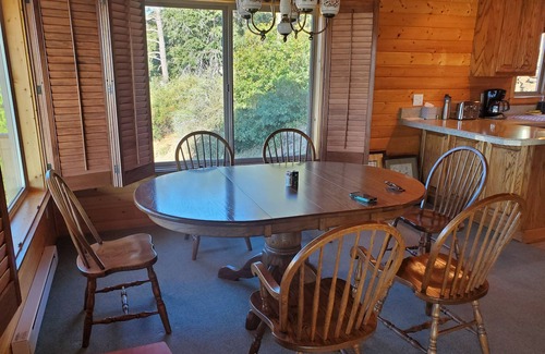 Julian House | Enjoy the spectacular views from the balcony and cabin at this mountain location