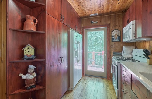 Sunset Cove Cottage | Enjoy the sunrise from quiet location on Lake Lure - no lake access in 2025