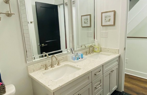 Mapleton/Fall Creek House | Enjoy this beautiful historic meridian park town home!