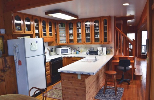 Burnsville Cabin | Enjoy this custom built home within the exclusive Mountain Air, Resort