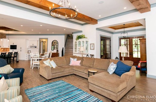 Kathleen House | Enjoy this large southern dream home on beautiful lot with Pecan trees.