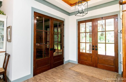 Kathleen House | Enjoy this large southern dream home on beautiful lot with Pecan trees.