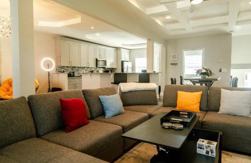 Browns Mill Park House | Enjoy this mini-mansion near downtown and the airport!