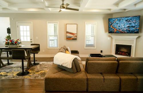 Browns Mill Park House | Enjoy this mini-mansion near downtown and the airport!
