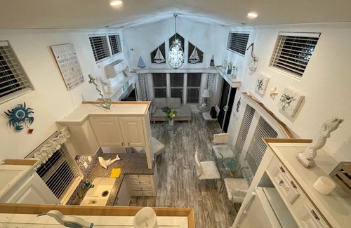Key Largo RV Rental | Enjoy this modern and cozy house in Key Largo Florida.