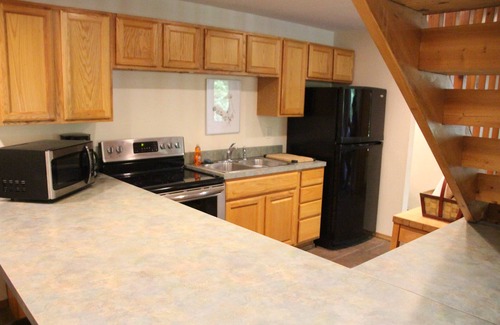 Athelstane Cabin | Enjoy views of the river with comfortable space for the whole family!