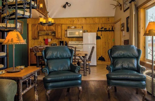 Rice Lake Ski Chalet | Enjoy your own private deck with a lakeview in Room 20 - The Bay House - Curriers Lakeview Lodge
