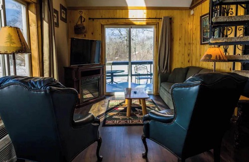 Rice Lake Ski Chalet | Enjoy your own private deck with a lakeview in Room 20 - The Bay House - Curriers Lakeview Lodge