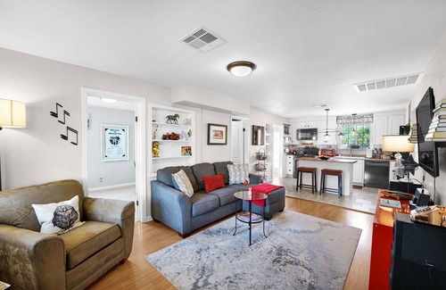 Coronado House | Enjoy your stay in a simpler time when hosts went out of their way