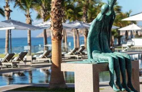 Juarez Resort | Enjoy your vacation stay in a 5 diamond hotel in Cabo San Lucas.