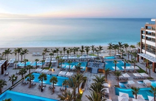 Juarez Resort | Enjoy your vacation stay in a 5 diamond hotel in Cabo San Lucas.