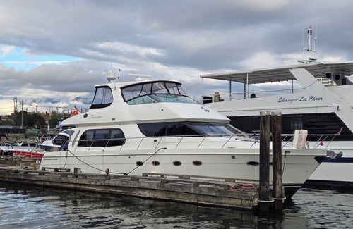 Central Boat Rental | Enjoyable 3-bedroom luxury boat with WiFi in Vancouver