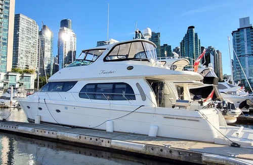 Central Boat Rental | Enjoyable 3-bedroom luxury boat with WiFi in Vancouver