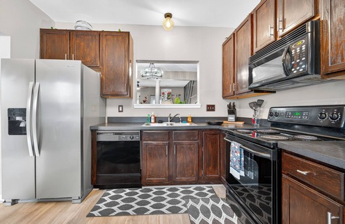 Greensboro House | Enjoyable 3 BR townhome with AC in Greensboro NC. Near NCA&T, UNCG, Tanger Ctr