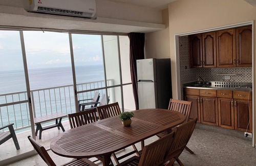 Club Deportivo Condo | Enjoyable Suite front beach in Acapulco de Juárez