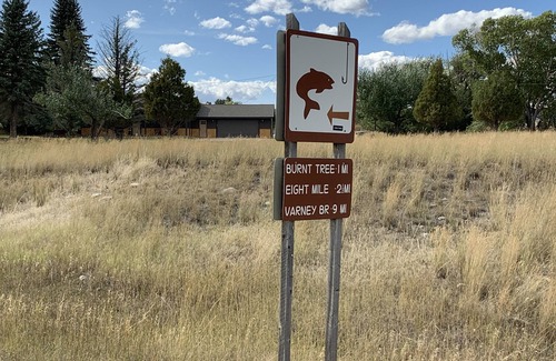 Ennis House | Ennis, MT: Conveniently located vacation cabin