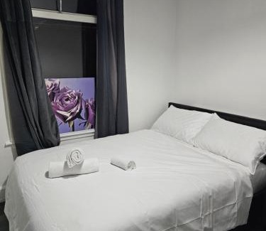 Dudley House | Ensuite Double Room with Private Kitchen Dudley