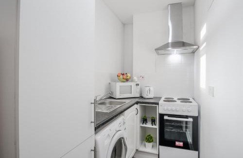 Dudley House | Ensuite Double Room with Private Kitchen Dudley