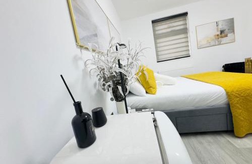 Purfleet House | Ensuite Luxury Bedroom In Purfleet
