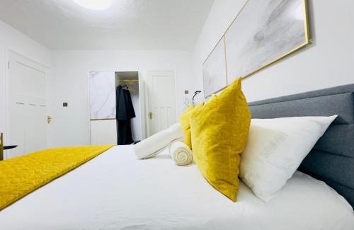 Purfleet House | Ensuite Luxury Bedroom In Purfleet