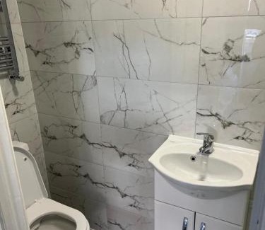 Botwell House | ENSUITE ROOM AT HAYES