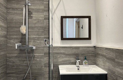 Walsall House | Ensuite Room with Private Bathroom at Walsall