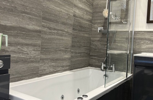 Walsall House | Ensuite Room with Private Bathroom at Walsall