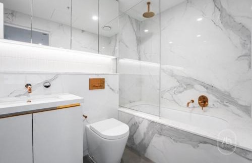 Box Hill House | Ensuite Room with Unbeatable Amenities & Prime Box Hill Location in 2B2B Apartment