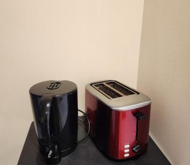 Crawley Apartment | Ensuite Studio Flat Crawley-Gatwick