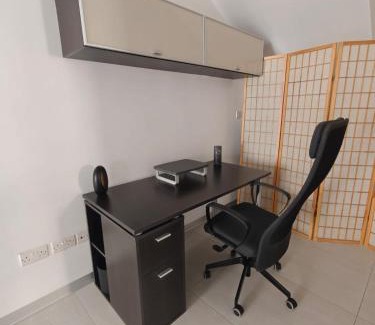 Pembroke House | Ensuite Twin Room with Laundry in Pembroke