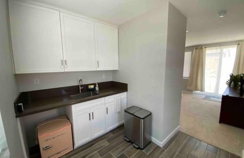 Desert Hot Springs House | Ensuite with Kitchenette & Private Entrance