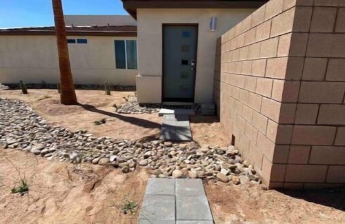 Desert Hot Springs House | Ensuite with Kitchenette & Private Entrance