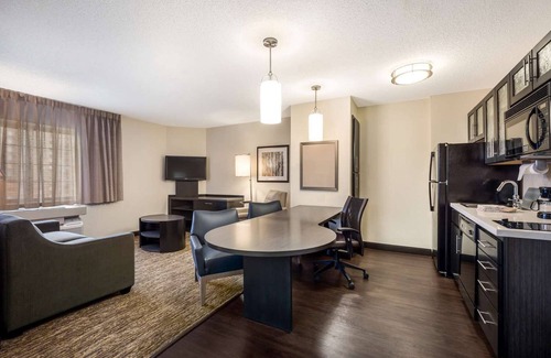 Huntsville Hotel | Ensuring a Very Comfortable & Memorable Stay! 3 Comfortable Units, Pets Allowed