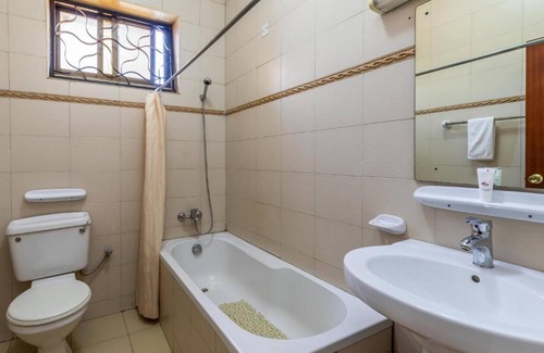 Entebbe Hotel | Entebbe Travelle'rs Inn
