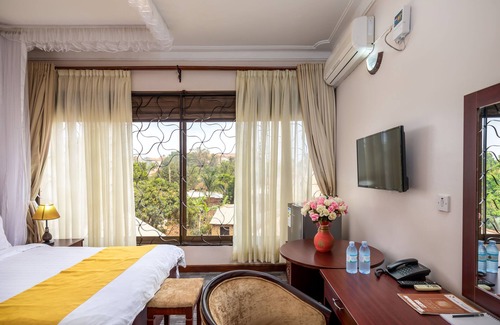 Entebbe Hotel | ENTEBBE TRAVELLER'S HOTEL