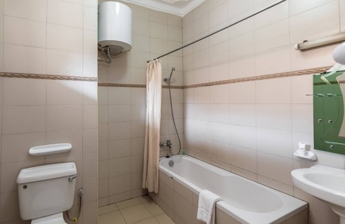 Entebbe Hotel | ENTEBBE TRAVELLER'S HOTEL