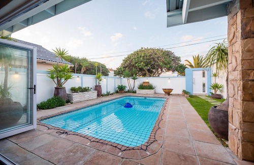 Melkbosstrand House | Entertainers Holiday Home In Melkbosstrand- 3 ensuite bedrooms