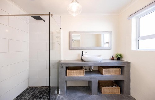 Melkbosstrand House | Entertainers Holiday Home In Melkbosstrand- 3 ensuite bedrooms