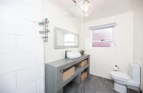 Melkbosstrand House | Entertainers Holiday Home In Melkbosstrand- 3 ensuite bedrooms
