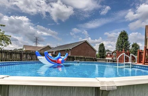 Knoxville House | Entertaining & Comfortable 3 Bedroom Home w/Outdoor Pool