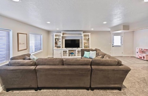 Saratoga Springs House | Entertainment dream Large Home with 7 bedrooms sleeps 20+