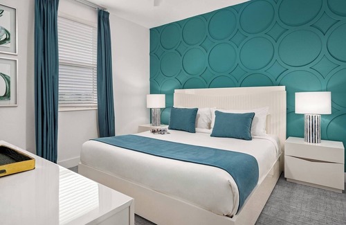 Florida Center Hotel | Entertainment-Filled Getaway with Private Pool, Arcade & Resort Perks