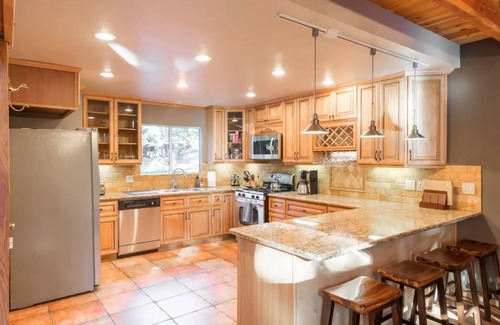 Cedar Glen Cabin | Entertainment Galore - Pool Table, Video games, Foosball, basketball